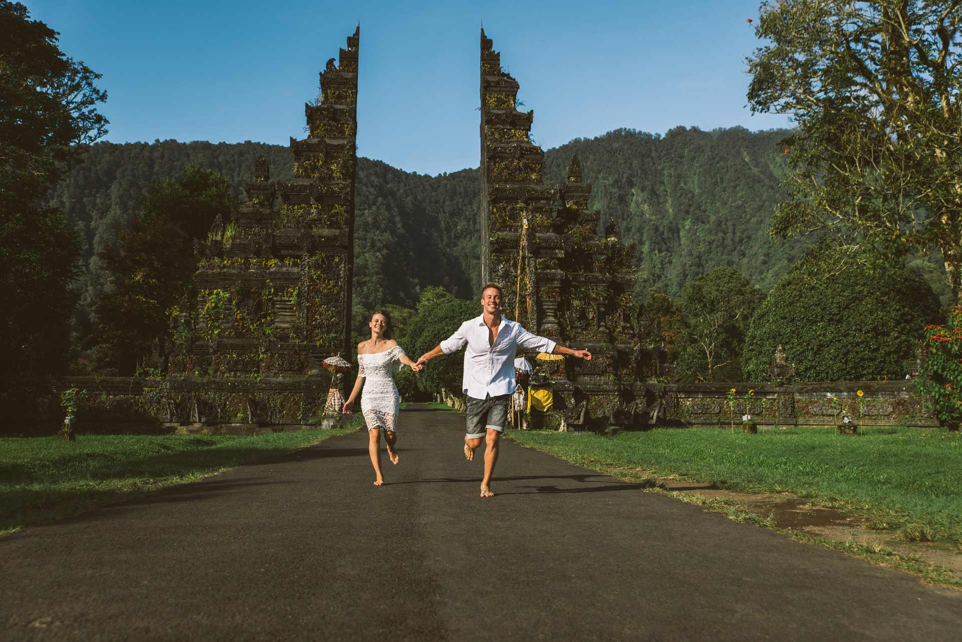 couple-at-handara-gate-bali-1.jpg