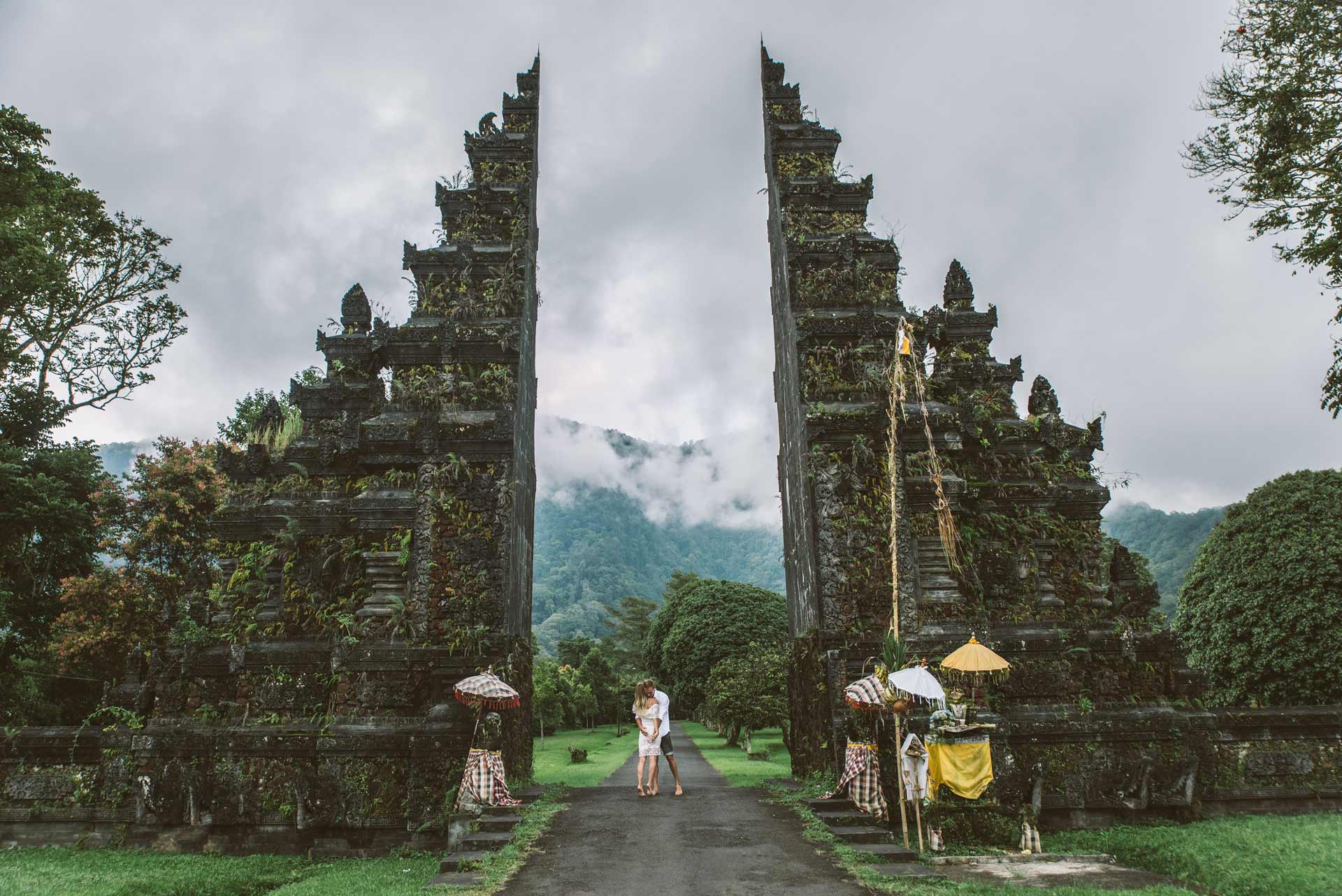 couple-at-handara-gate-bali-2.jpg