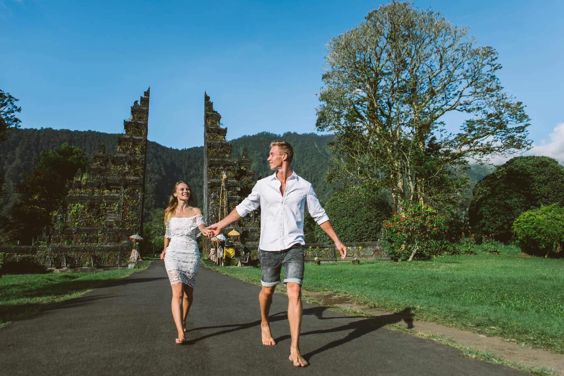 couple-at-handara-gate-bali.jpg